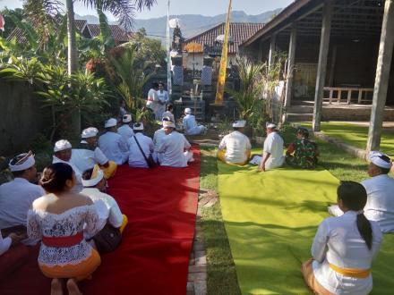 PIODALAN PADMASANA RING KANTOR PERBEKEL PENGULON